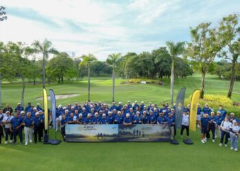 PESERTA Kejohanan Golf Bisnes Asia (ABGC) 2026 edisi sulung bergambar sebelum memulakan 'tee off di Kota Permai Golf & Country Club, Shah Alam, kelmarin.
