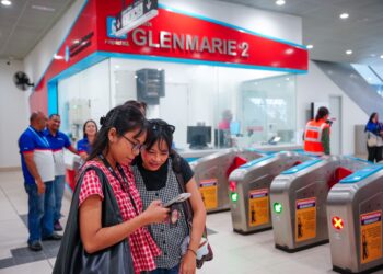 TIDAK semua yang boleh dirakam perlu dikongsi dan tidak semua yang menjadi perhatian wajar dijadikan tontonan. - GAMBAR HIASAN