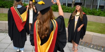 PELAJAR bergambar selepas menerima ijazah di Universiti Bolton. - AFP