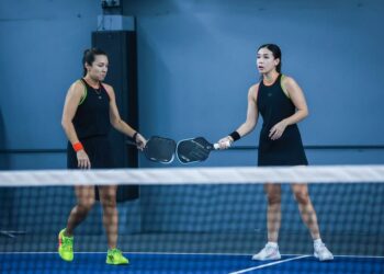 DELIA Arnold  (kiri) kini akrif menyertai kejohanan pickleball di dalam dan luar negara.