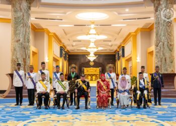 SERAMAI 161 individu menerima Darjah Kebesaran, Bintang dan Pingat Persekutuan 2026 bersempena Sambutan Ulang Tahun Hari Keputeraan Rasmi Yang di-Pertuan Agong, Sultan Ibrahim yang berlangsung di Istana Negara hari ini. - FACEBOOK SULTAN IBRAHIM SULTAN ISKANDAR