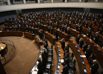 AHLI Parlimen Finland memansuhkan larangan senjata nuklear. - AFP