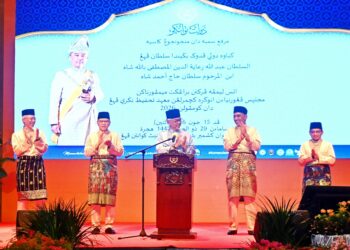 AL-SULTAN Abdullah Ri'ayatuddin Al Mustafa Billah Shah ketika berucap pada Majlis Pengurniaan Anugerah Kecemerlangan Maahad Tahfiz Negeri Pahang, di Kuantan, Pahang. - FOTO/SHAIKH AHMAD RAZIF