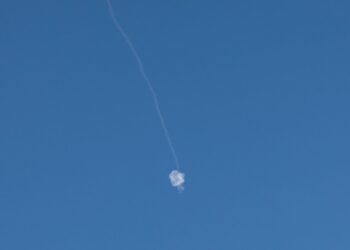 ASAP akibat pemintasan serangan Iran di langit Baitulmaqqdis semalam. - AFP