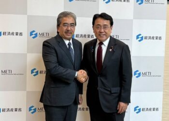 JOHARI Abdul Ghani dalam pertemuan dua halanya dengan Menteri Ekonomi, Perdagangan dan Industri Jepun, Ryosei Akazawa sempena lawatan rasmi Perdana Menteri, Datuk Seri Anwar Ibrahim ke Jepun. FACEBOOK JOHARI ABDUL GHANI