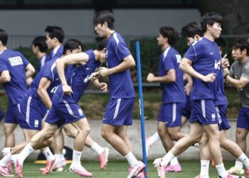 Pemain Korea Selatan menjalani latihan di  Verde Valle menjelang perlawanan menentang Republik Czech esok. - AFP