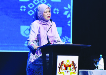FADHLINA SIDEK