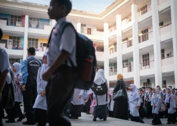 SEBANYAK 1,500 sekolah terpilih di seluruh negara menyertai Program Reformasi Sekolah yang bermula minggu ini.-GAMBAR HIASAN