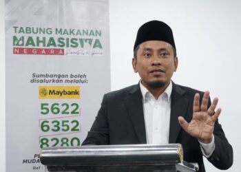 AHMAD FADHLI SHAARI