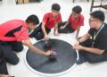 PELAJAR STAR diedahkan  secara praktikal bidang robotik, elektronik dan pengaturcaraan menerusi bengkek Asas SUMO Robot anjuran Politeknik Ungku Omar.
