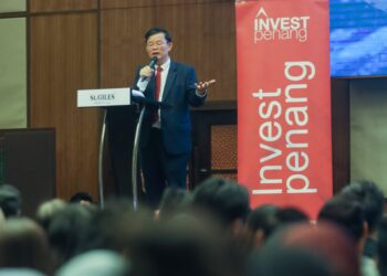 CHOW Kon Yeow ketika berucap merasmikan Penang Career Discovery Day X Penang HR Foward Forum 2026, di George Town, Pulau Pinang hari ini.-UTUSAN/DANIAL SAAD