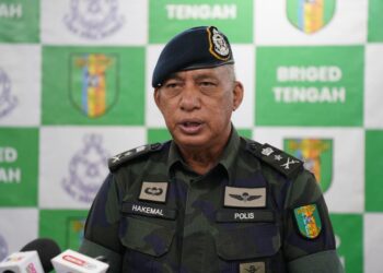 HAKEMAL Hawari sewaktu berucap pada sidang akhbar di Markas Briged Tengah Pasukan Gerakan Am (PGA), Cheras, Kuala Lumpur hari ini.