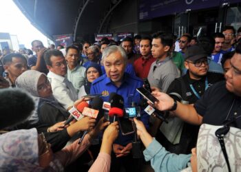 AHMAD Zahid Hamidi ditemubual pemberita selepas majlis Jelajah TVET Mara Johor Darul Ta'zim di Kompleks Sukan Educity, Iskandar Puteri disini. - UTUSAN/RAJA JAAFAR ALI