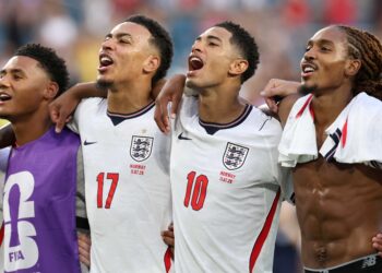 ROGERS juga menyifatkan Bellingham bukan sahaja membuktikan kelasnya sebagai antara pemain terbaik kejohanan, malah menjadi nadi utama kebangkitan England yang kini hanya selangkah lagi untuk beraksi di pentas final.-AFP