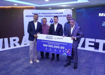 MAJLIS penyerahan sumbangan biasiswa oleh Yayasan Mahir Malaysia kepada Sandakan Skills di Kuala Lumpur, semalam.