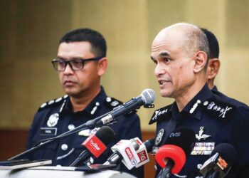 SHAZELI Kahar pada sidang akhbar di Mes Pegawai Kanan, Ibu pejabat Polis Kontinjen Selangor, Shah Alam, semalam. – UTUSAN/AFIQ RAZALI