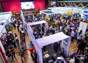 SISTEM pendidikan negara perlu membina titik pertemuan antara pelbagai aliran pendidikan.