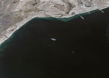 KUMPULAN Houthi mendakwa menyerang kapal Arab Saudi yang belayar melalui Laut Merah pada hari Amerika Syarikat menyerang Iran. - AFP