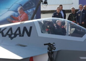 TURKIYE sedang membangunkan pesawat pejuang kalis radar generasi kelima buatan sendiri yang dikenali sebagai KAAN.- AFP