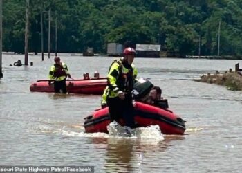 BANJIR berlaku di  Missouri selepas hujan lebat luar biasa. - Peronda Lebuh Raya Missouri/Facebook