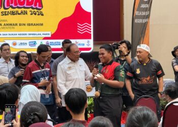 ANWAR Ibrahim ketika menghadiri Jelajah Rakan Muda 2026 di Kompleks Belia dan Sukan, Paroi, Seremban, hari ini.-UTUSAN/NOR SHAFIQAH MOHD GHAZALI