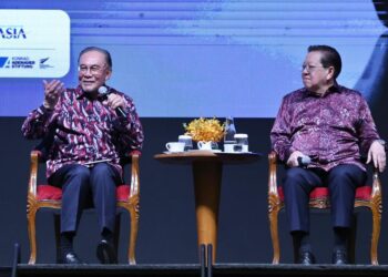 ANWAR Ibrahim ketika sidang Meja Bulat Asia Pasifik Ke-39 di sini hari ini.