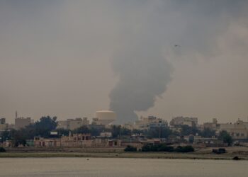 GAMBAR fail serangan Iran di Muharraq, Bahrain. - AFP