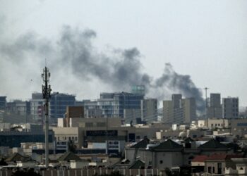 GAMBAR fail kepulan asap akibat serangan Iran di Doha. - AFP