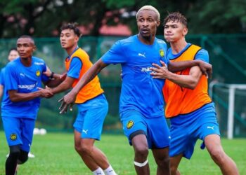 SKUAD Harimau Malaya menjalani latihan menjelang aksi menentang Myanmar dalam saingan Piala AFF 2026 hari ini. - IHSAN FAM