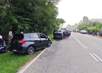 KEADAAN dua kenderaan yang terlibat kemalangan maut di Kilometer 95, Jalan Kuantan-Kuala Lumpur berhampiran Kampung Paya Pasir di Maran, Pahang.