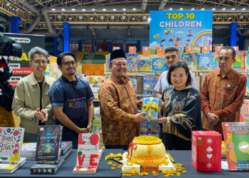 MOHD Azam Abd Samat ketika hadir merasmikan Jualan Buku Big Bad Wolf yang berlangsung di Stadium Sultan Abdul Halim, Alor Setar.