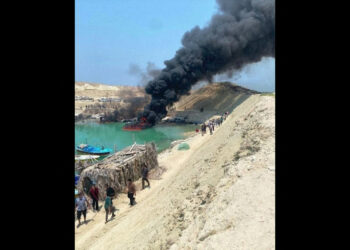 BOT-bot nelayan dilihat dijilat api selepas AS melakukan serangan di Jeti Banud, wilayah Bushehr di selatan Iran pada 9 Julai. - AFP