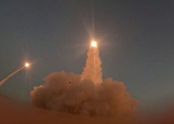 SEBUAH peluru berpandu dilancarkan dari sebuah lokasi di Iran. - AFP