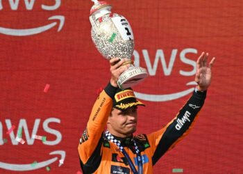 Lando Norris meraikan kejayaannya memenangi perlumbaan Grand Prix Hungary di litar Mogyorod, Budapest, kelmarin. - AFP