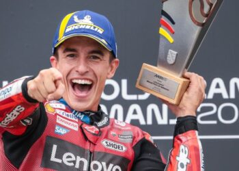 Marc Marquez meraikan kejayaannya menjuarai perlumbaan Grand Prix Jerman di Hohenstein-Ernstthal, Chemnitz. - AFP