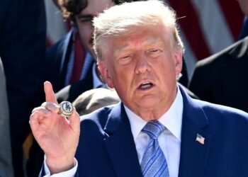 DONALD TRUMP