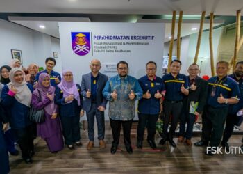 MOHD. Hafiz Mohd. Hanafiah (tengah) menyempurnakan pelancaran tiga perkhidmatan baharu bagi memperkukuh penawaran kesihatan dan kesejahteraan komuniti.