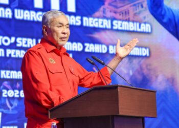 AHMAD Zahid Hamidi ketika berucap Majlis Pertemuan Bersama Kakitangan Kemas Negeri Sembilan di Kampung Pantai, Seremban hari ini.-UTUSAN/ISKANDAR ISHAK