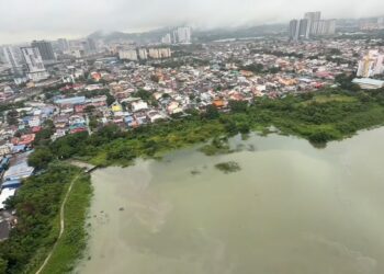KOLAM Sri Murni di Selayang, Kuala Lumpur berfungsi sebagai kawasan tadahan air bagi menampung limpahan air hujan.