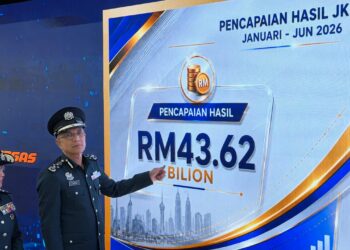 AMRAN Ahmad menunjukkan pencapaian JKDM dalam kutipan hasil dan penguatkuasaan bagi tempoh Januari hingga Jun 2026 di Ibu Pejabat JKDM, Putrajaya.