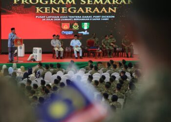 ANWAR Ibrahim ketika berucap pada Majlis Sambutan Hari Pahlawan 2026 di Pusat Latihan Asas Tentera Darat (Pusasda) Port Dickson hari ini.-UTUSAN/MOHD. SHAHJEHAN MAAMIN.
