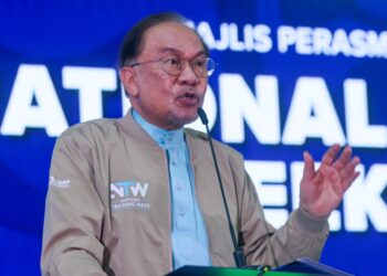 ANWAR Ibrahim berucap pada Majlis Perasmian Kemuncak NTW 2026 di UiTM Pulau Pinang hari ini. - UTUSAN/DANIAL SAAD