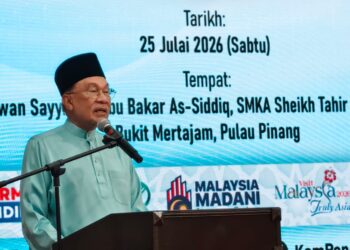 ANWAR Ibrahim berucap pada Majlis Perasmian SMKA Sheikh Tahir Jalaluddin di Bukit Mertajam, Pulau Pinang hari ini.