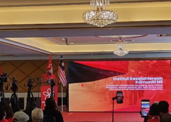 MUHYIDDIN Yassin semasa menyampaikan Manifesto Bersatu sempena Pilihan Raya Negeri (PRN) Negeri Sembilan di Nilai, Negeri Sembilan, hari ini.