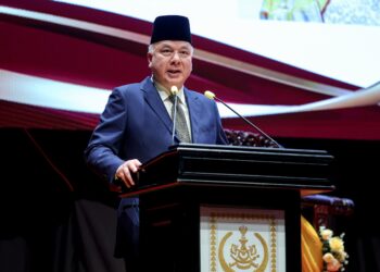 SULTAN Perak, Sultan Nazrin Shah berkenan menyampaikan titah ucapan merasmikan  Konvensyen Wakaf Dakwah Antarabangsa 2026 di Pusat Konvensyen Kuala Lumpur (KLCC) di sini hari ini. - UTUSAN/FARIZ RUSADIO