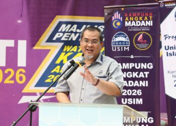 SHARIFUDIN Md. Shaarani ketika menyampaikan ucapan perasmian Program Karisma Komuniti di bawah Projek Kampung Angkat Madani 2026 di Kampung Sungai Mahang, kelmarin.