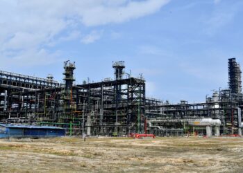 GAMBAR fail Kilang Penapisan dan Petrokimia Dangote di Lagos. - AFP