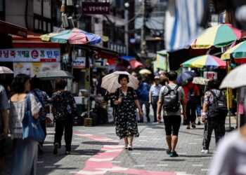 KOREA Selatan mengeluarkan amaran kecemasan gelombang haba buat pertama kali. - AFP