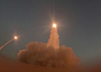 Gambar
KOR Pengawal Revolusi Islam Iran menunjukkan peluru berpandu dilancarkan dari lokasi yang tidak didedahkan ke arah sasaran Amerika Syarikat. - AFP