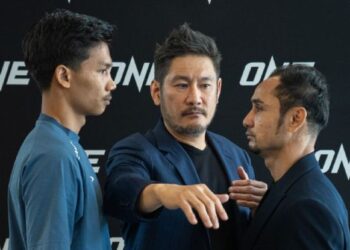Ahmad Nor Iman Aliff Rakib (kiri) akan menentang Sam-A Gaiyanghadao bagi perebutan gelaran Juara Dunia Interim Muay Thai Strawweight ONE Championship di Stadium Lumpinee, Bangkok, hari ini. - IHSAN ONE CHAMPIONSHIP